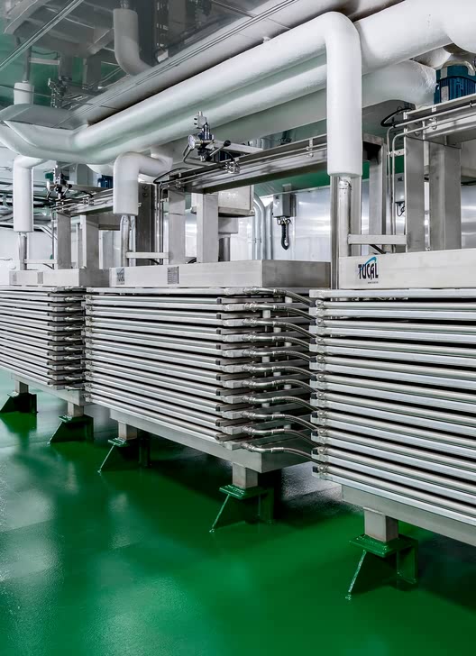 Horizontal plate freezers onland installation